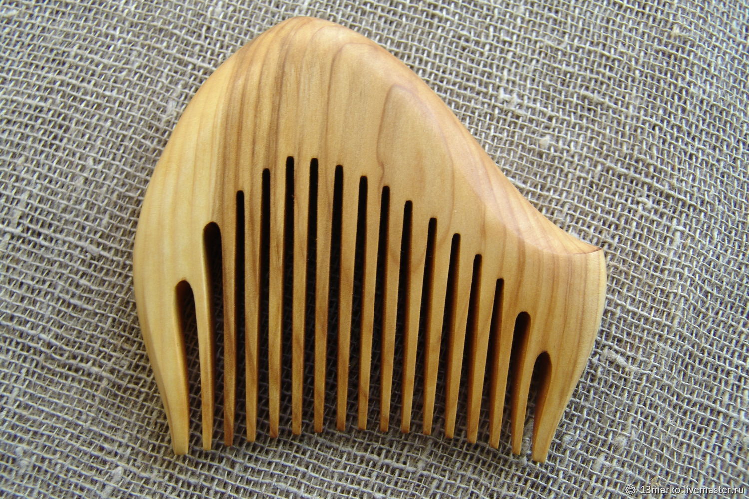 Сделать гребень. Гребень для волос деревянный. Гребешок для волос деревянный. Расческа деревянная. Расчёска-гребень деревянная.