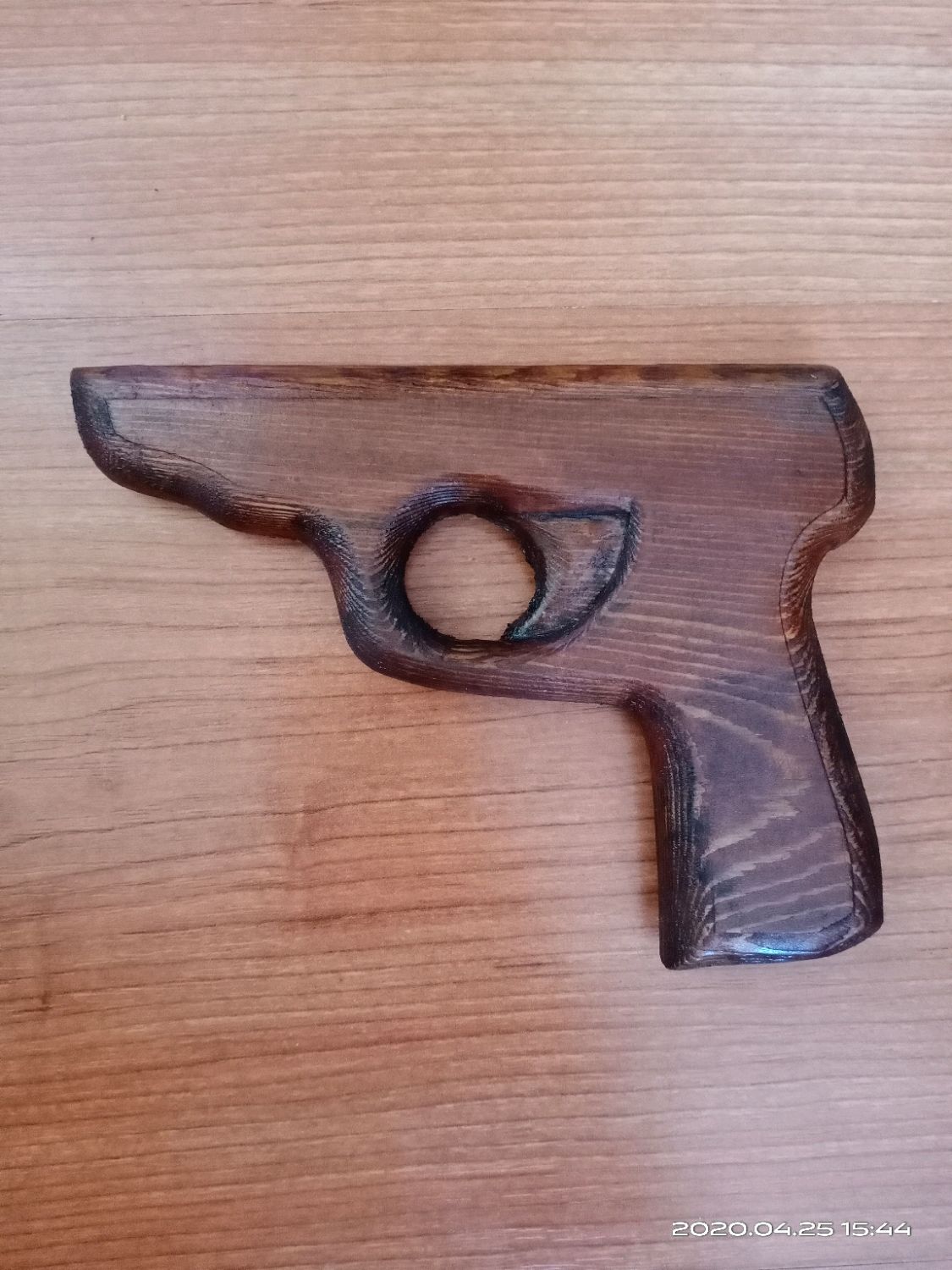 Деревянный пистолет фото