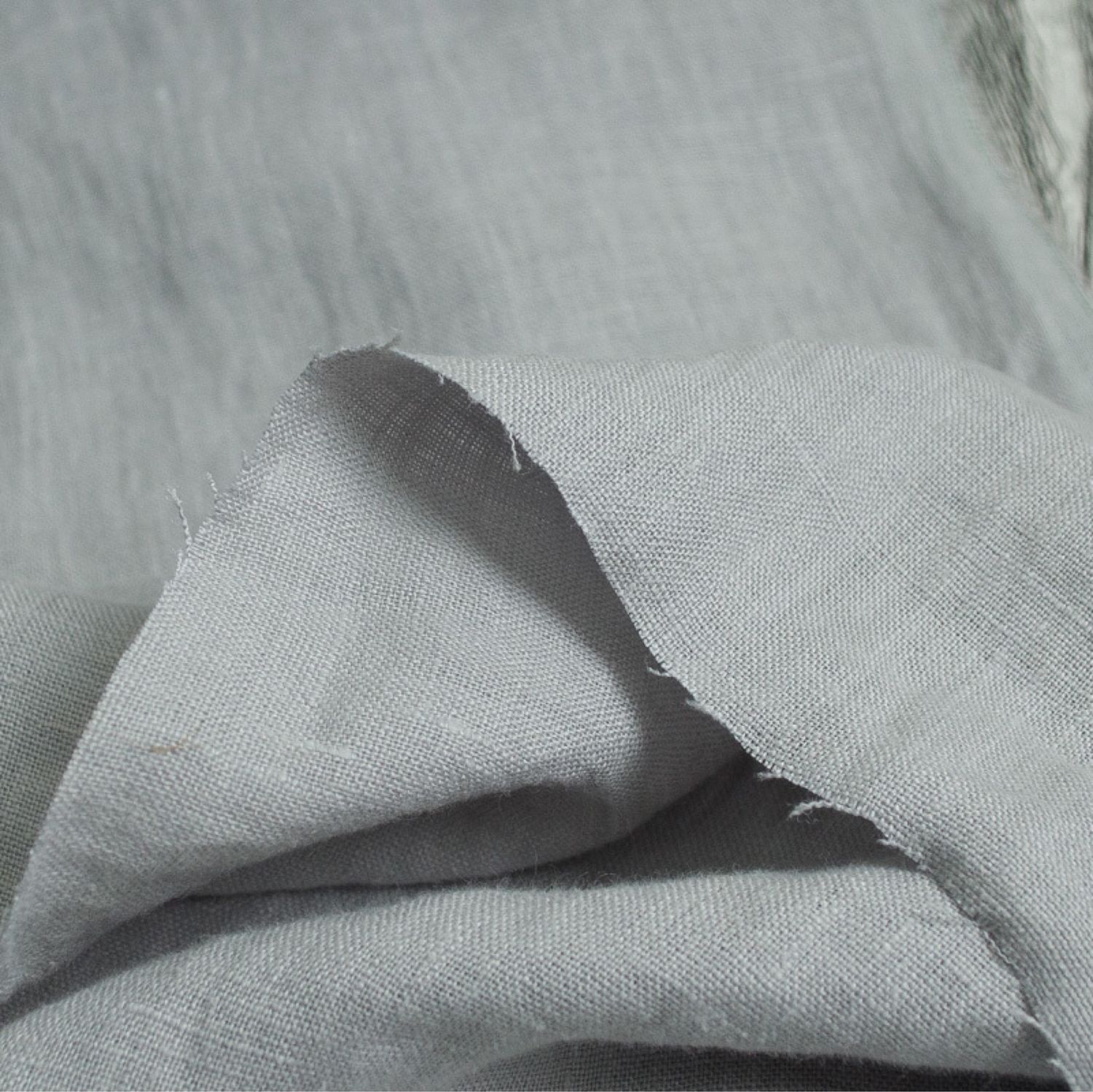 Умягченный лен купить. Белорусский лен ткань. Сжатый лен ткань. Лен с вискозой ткань. Ткань льняная плательная.