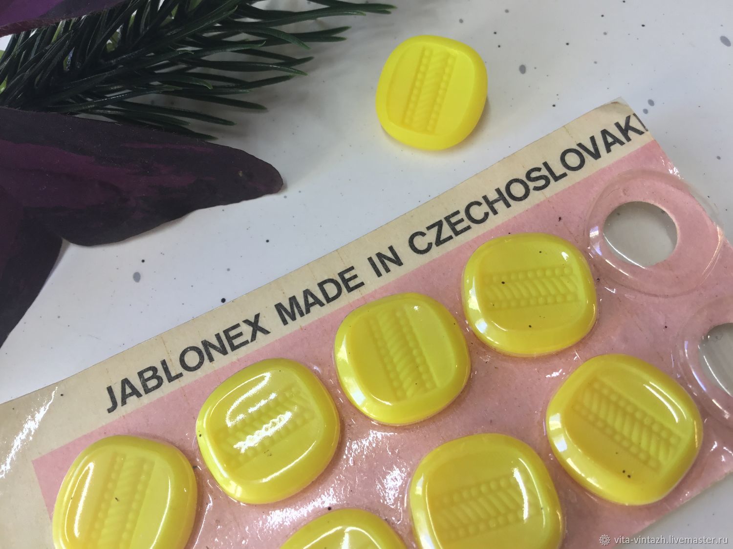 Винтаж: Jablonex. Стеклянные пуговицы купить в интернет-магазине Ярмарка  Мастеров по цене 100 ₽ – UIIH0RU | Пуговицы винтажные, Орск - доставка по  России