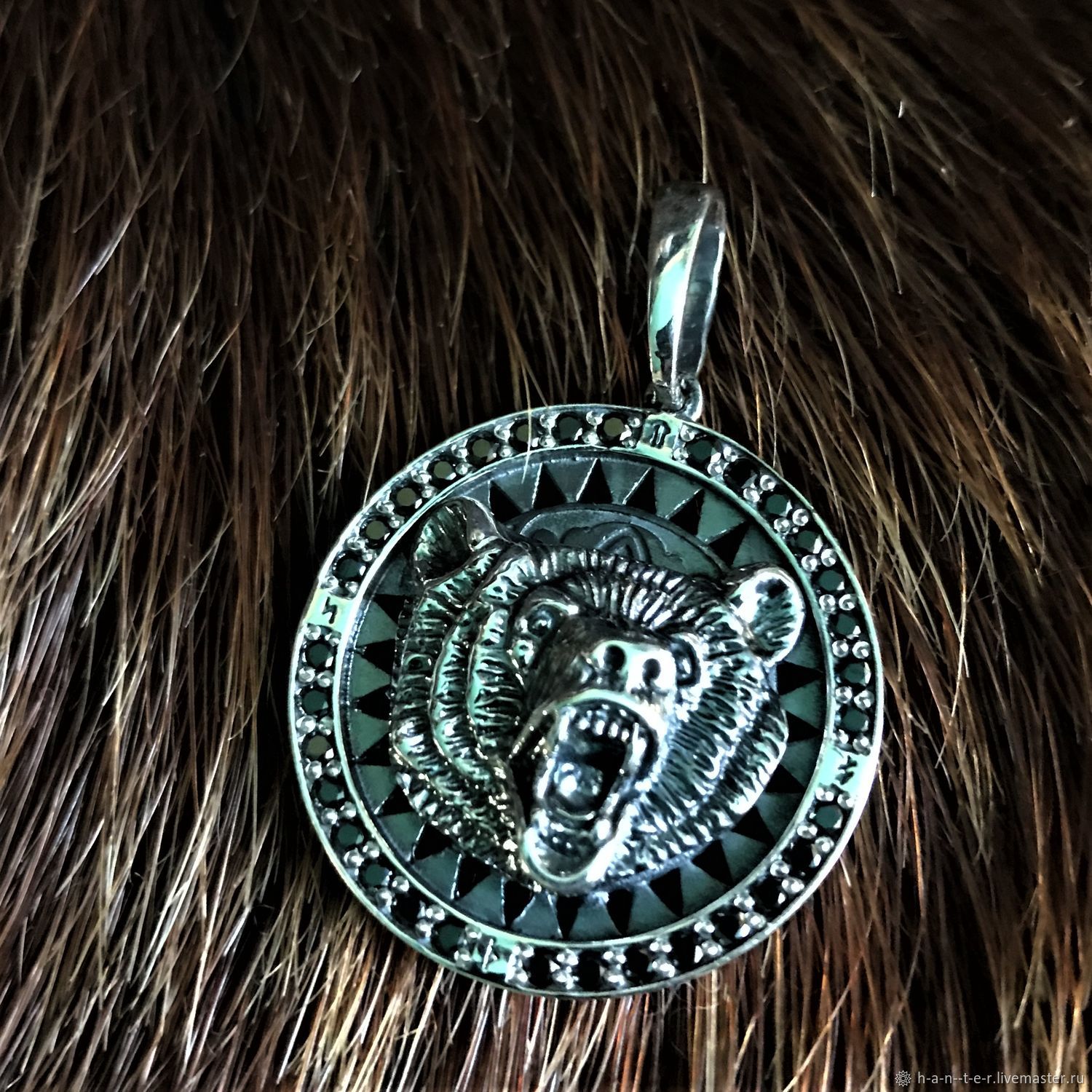 Медальон медведя. Медальоны амулеты. Амулет медведь. Медальон велес. Медальон медведь.
