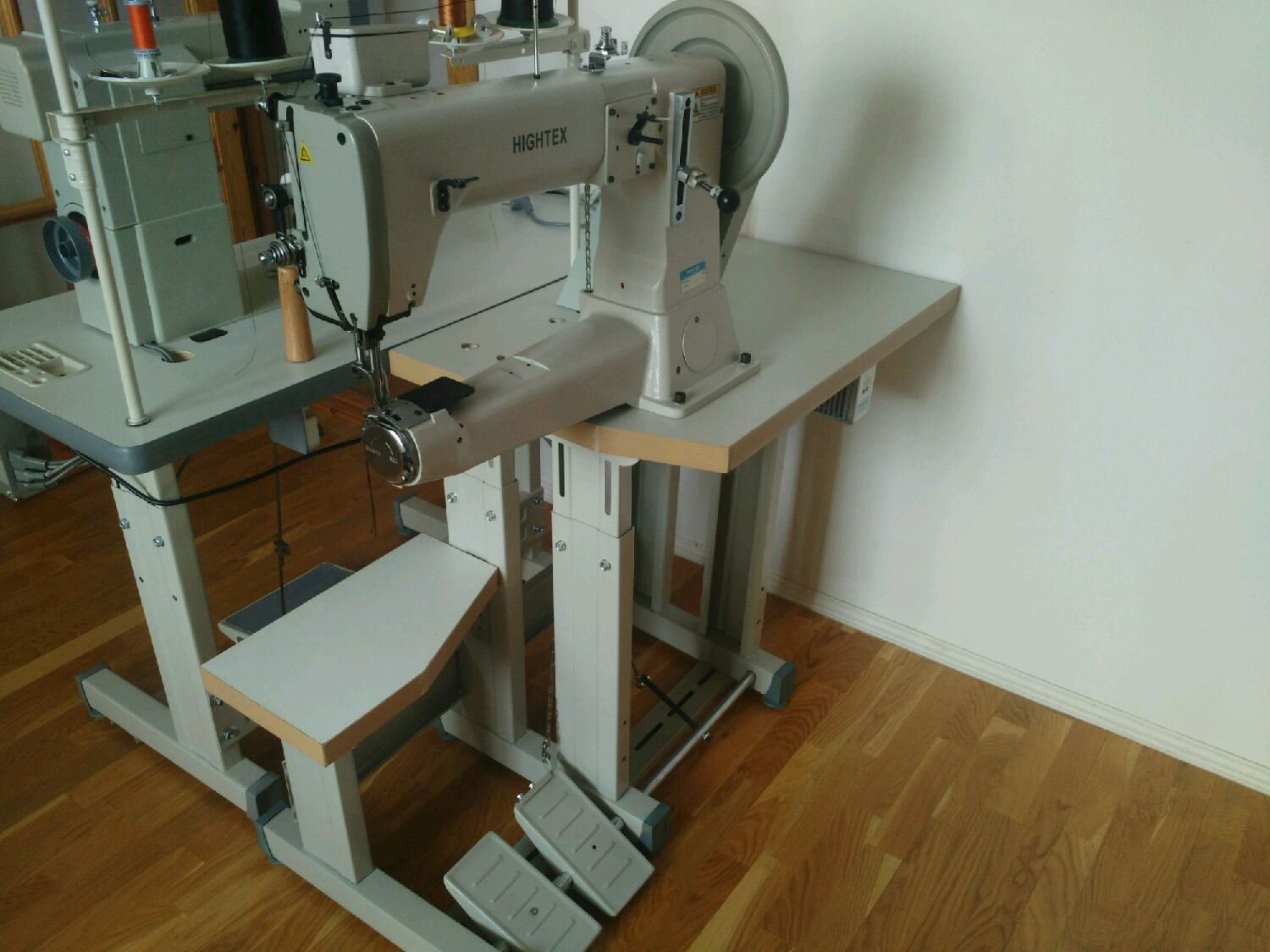 Промышленная швейная машина Juck JK-69910 (колонковая