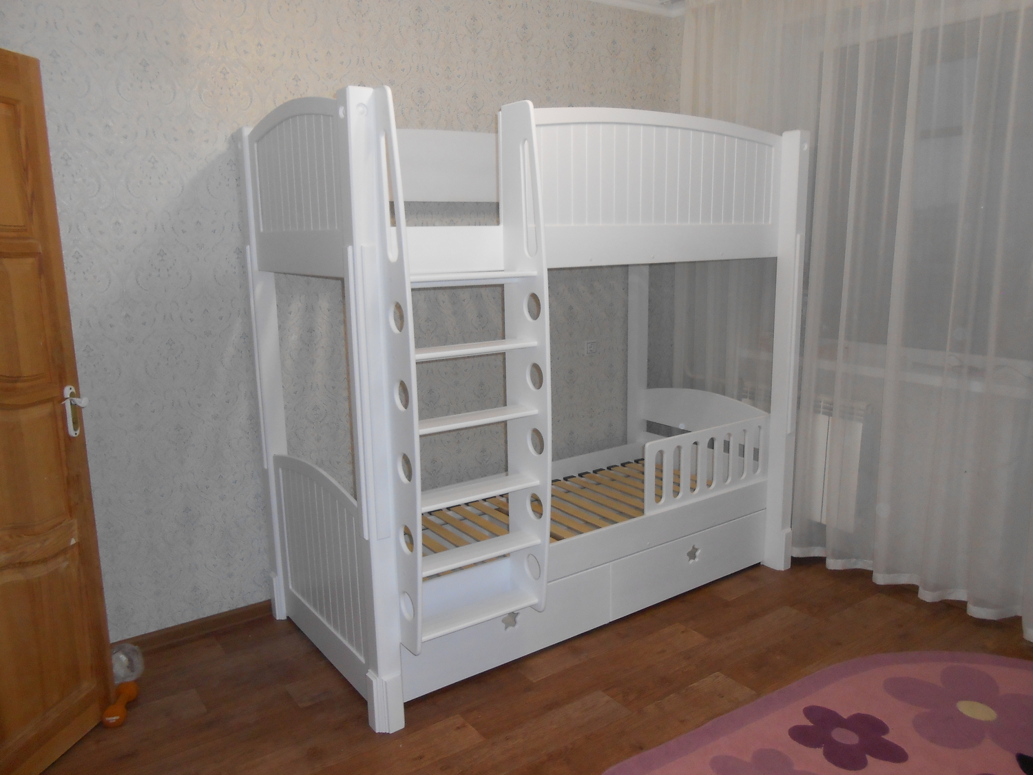 Кровать из МДФ и Сосны