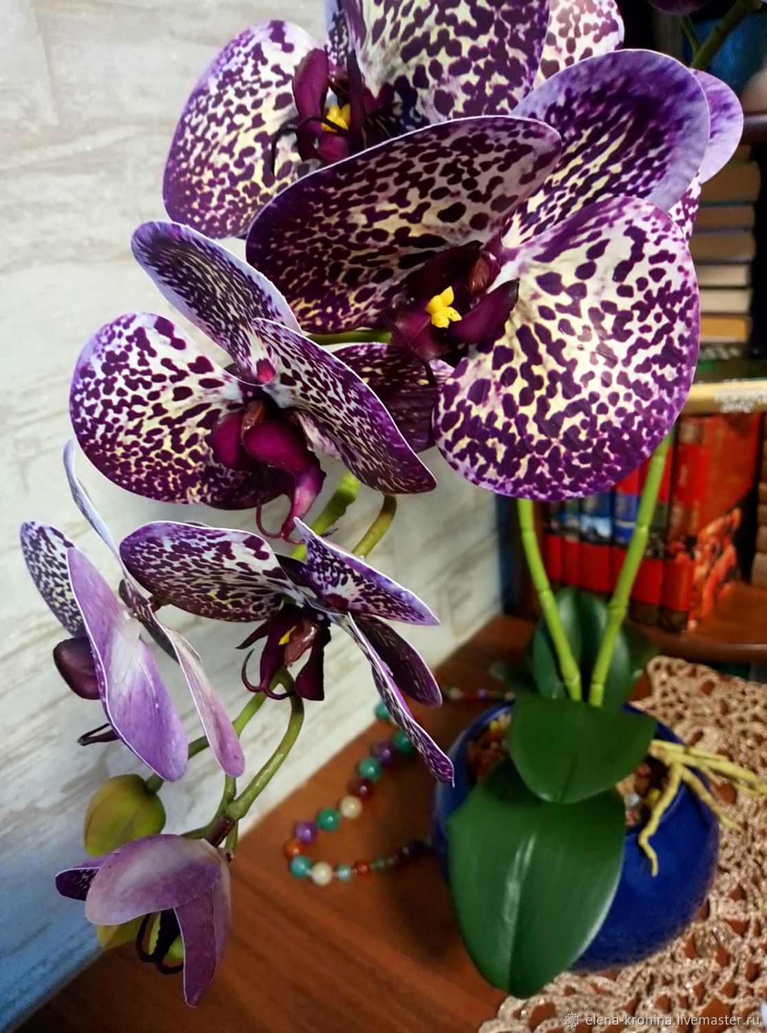 Букеты с фиолетовыми орхидеями