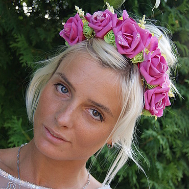 100 000 изображений по запросу Woman with floral crown доступны в рамках роялти-фри лицензии