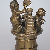 Bronze ashtray with a bear
