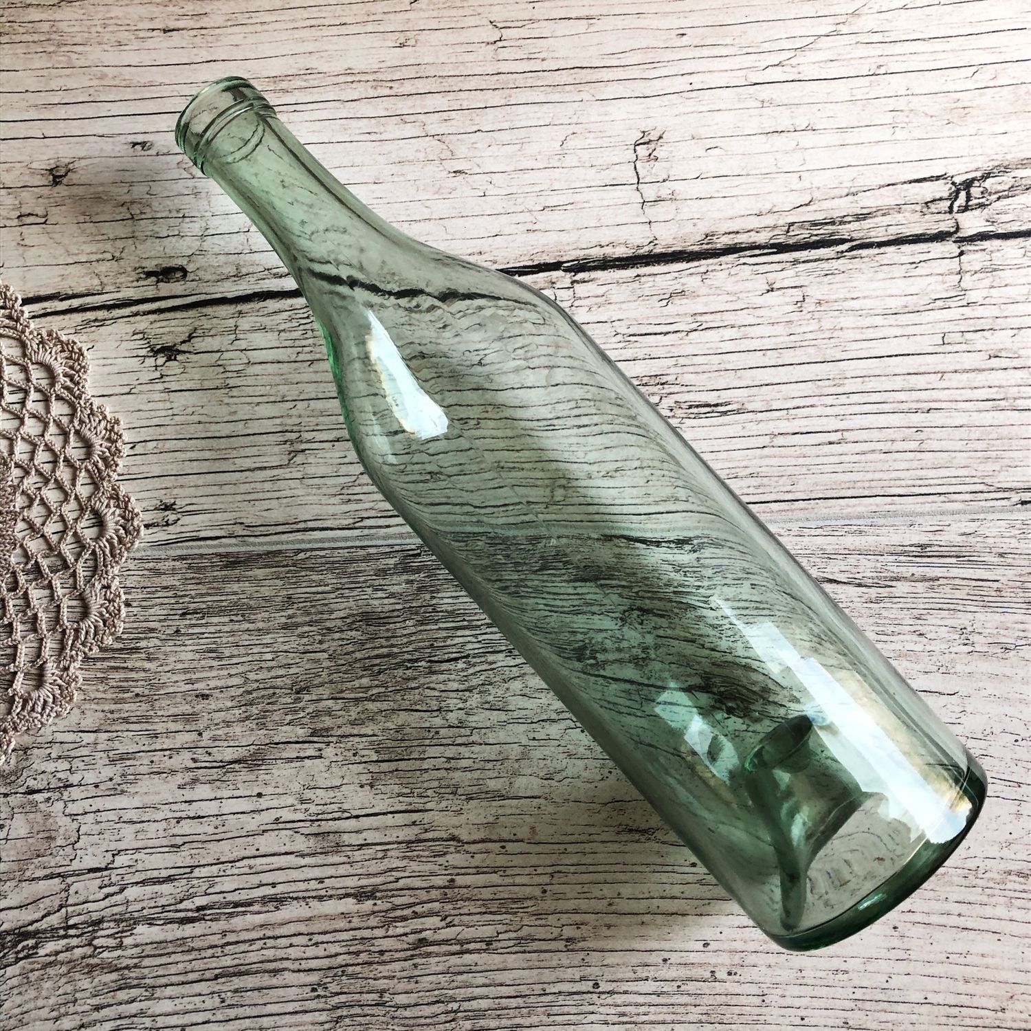 Бутылочка стар. Старинные бутылки. Старые стеклянные бутылки. Антикварные стеклянные бутылки. Стеклянные бутылочки старинные.