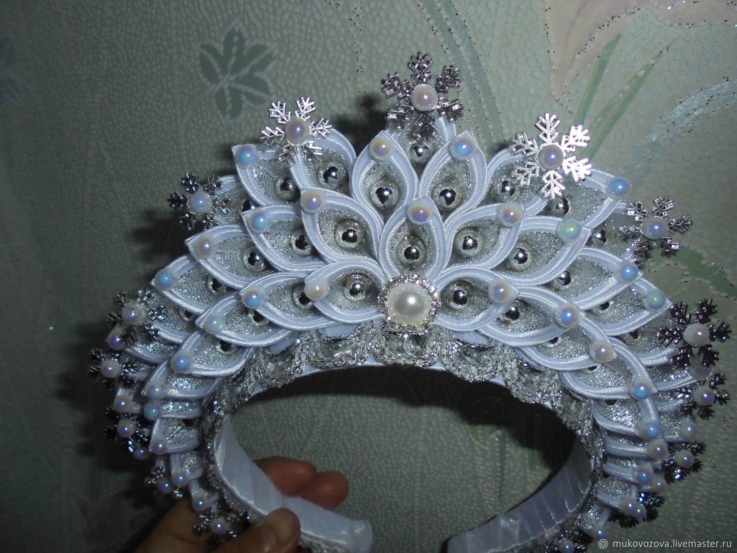 Новогодняя корона из лент в технике канзаши. Мастер-класс с пошаговыми фото