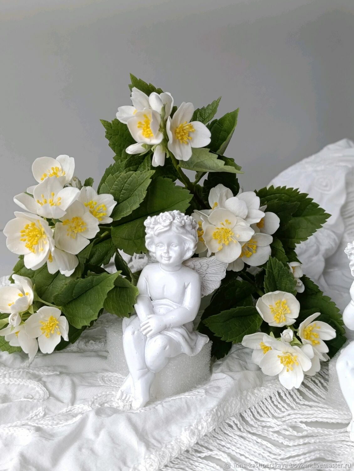 Готовая азалия из холодного фарфора в горшке