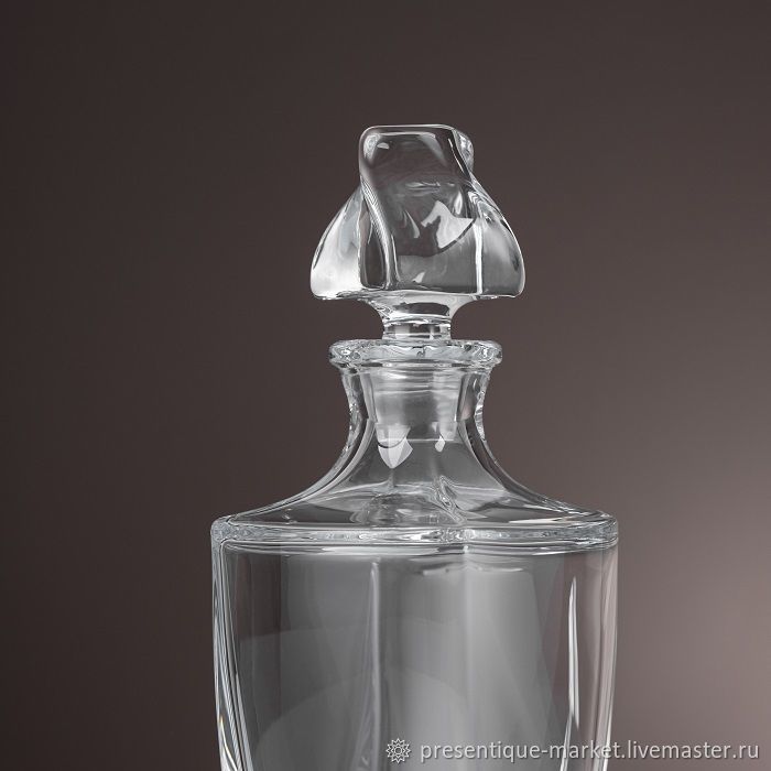 графин с гравировкой. гравировка графина. хрустальный штоф для напитков. гравировка петровской эпохи. графин с гравировкой.