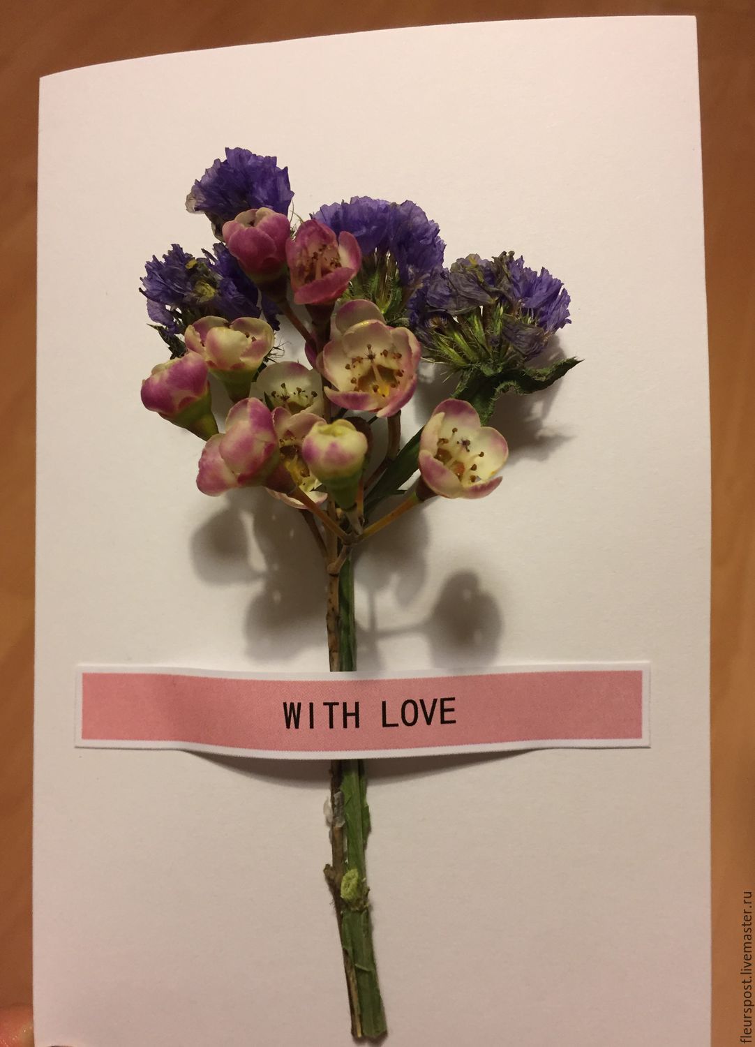 FleursPost - проект, который объединяет любовь к цветам, открыткам и тепло ручной работы.