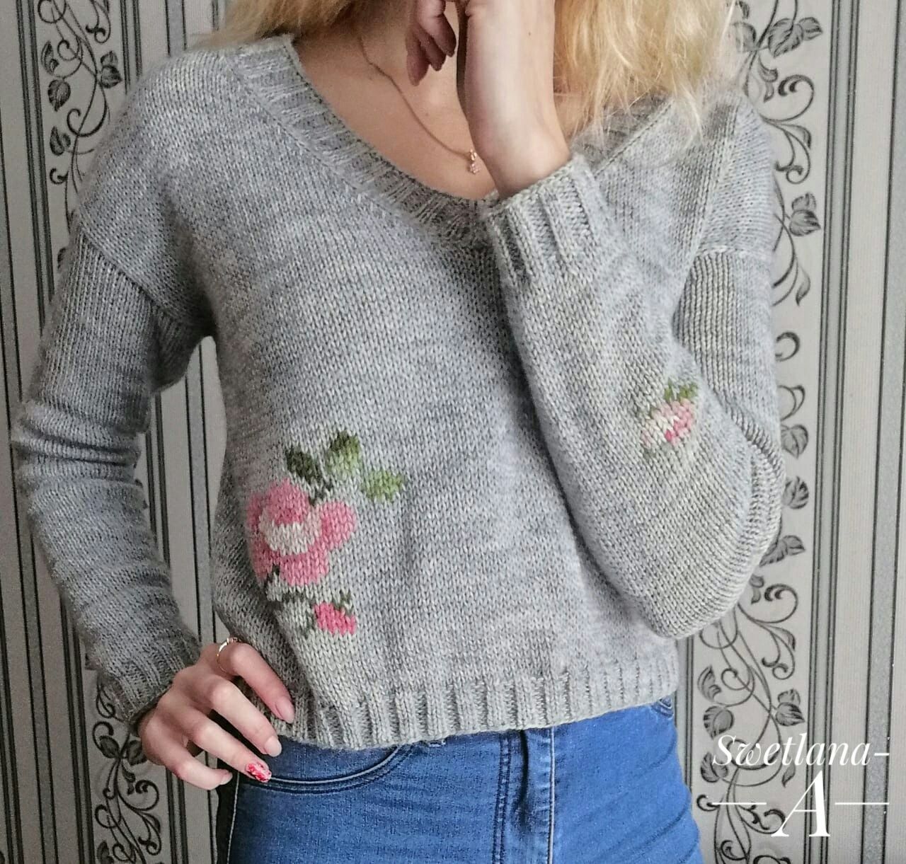 Пуловер с розами