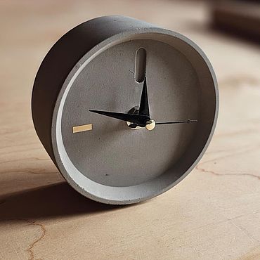 Часы настольные GF concrete clock