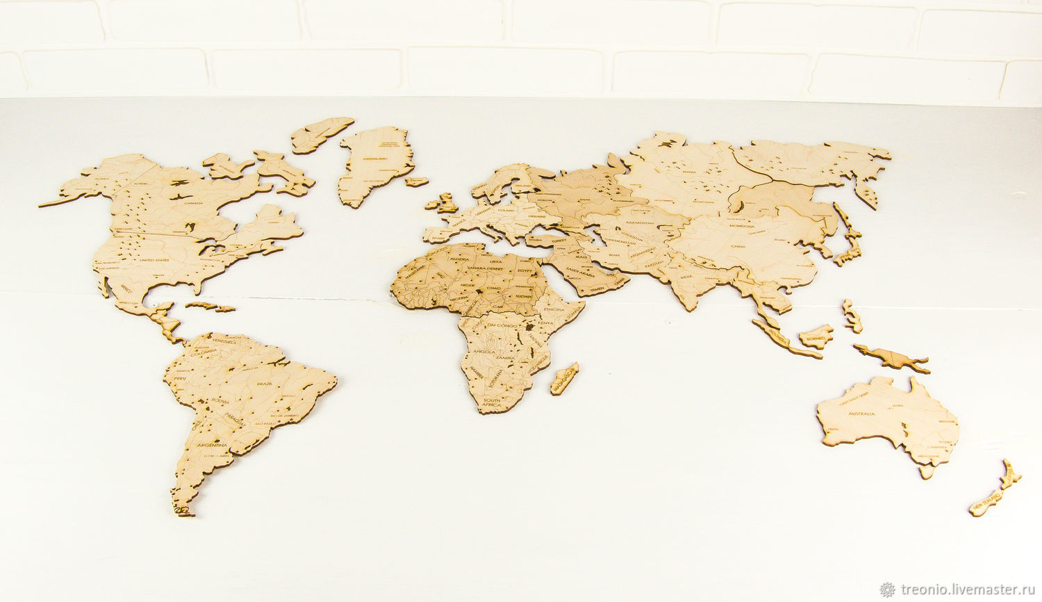 Панно карта мира на стену из дерева