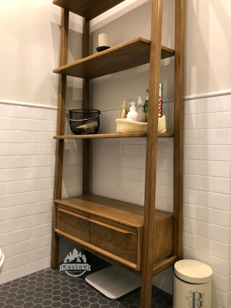 Деревянные этажерки для ванной комнаты (34 фото)