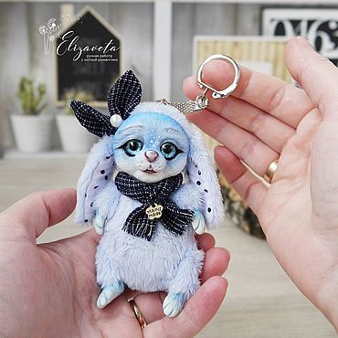 Куклы и игрушки ручной работы. Ярмарка Мастеров - ручная работа Авторская меховая игрушка брелок в смешанной технике голубой Зайка. Handmade.