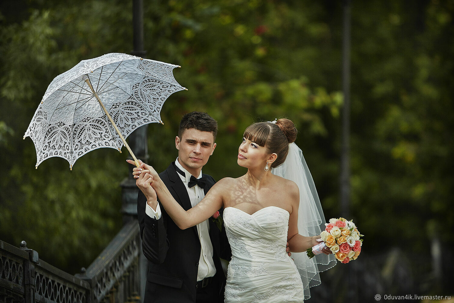 Свадебные зонты для жениха и невесты: какие выбрать?
