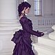 Темно-фиолетовое платье в викторианском стиле
