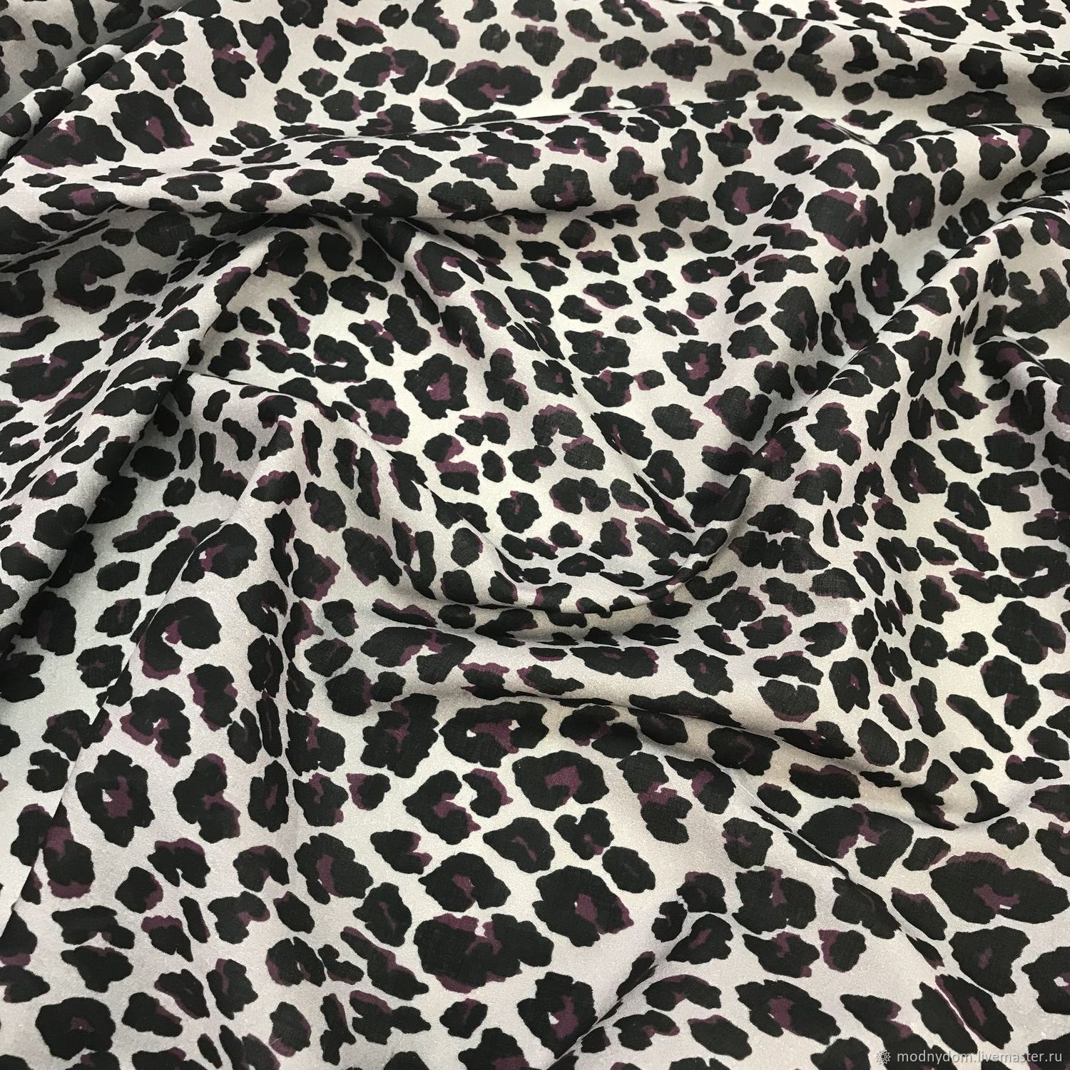 Ткань с леопардовым принтом