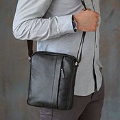 Men's leather travel and sports bag 