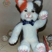 Куклы и игрушки handmade. Livemaster - original item The kitten is tri-colored with a brown back, a Felt toy, wool. Handmade.