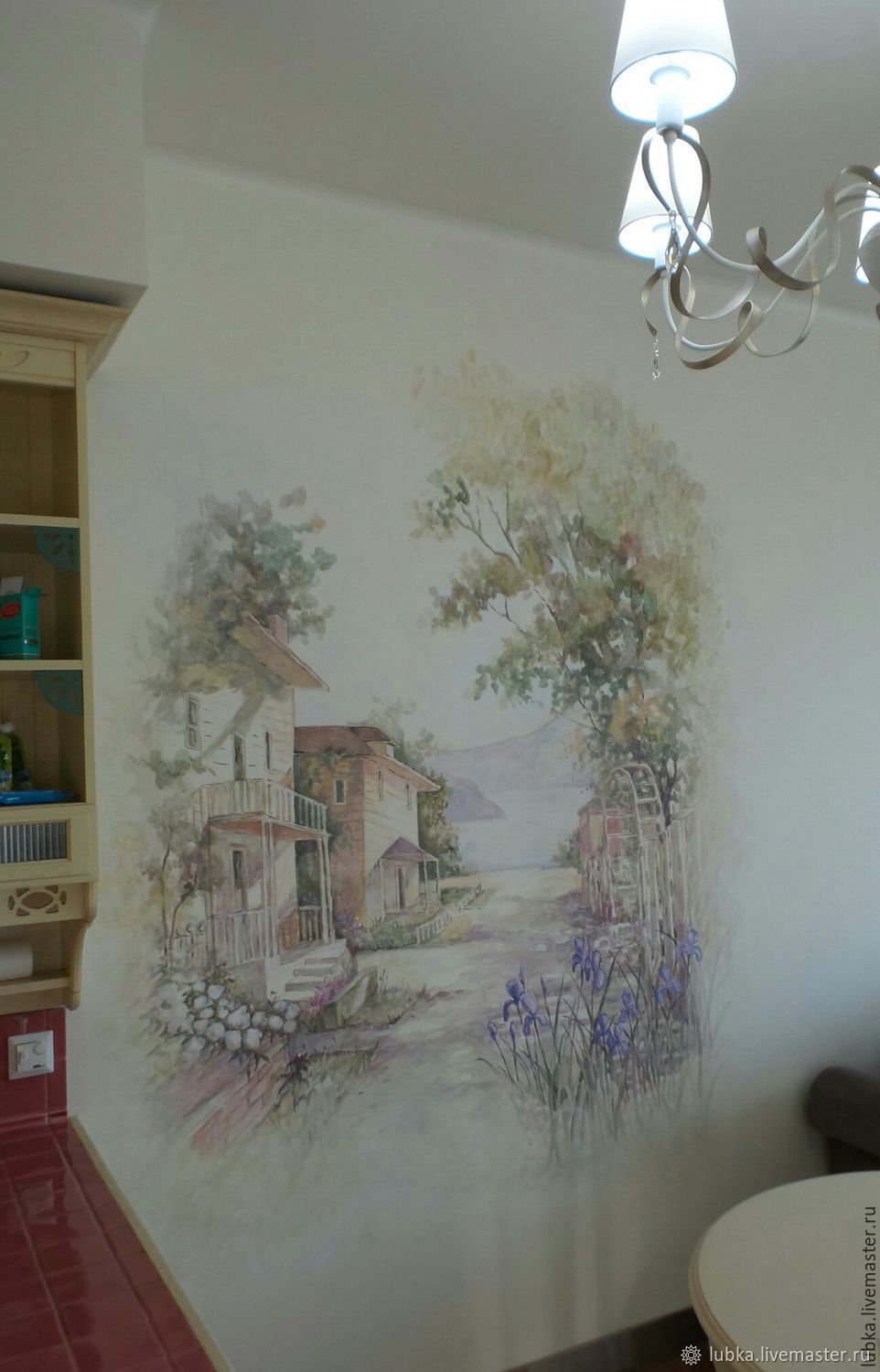 роспись стен в интерьере гостиной