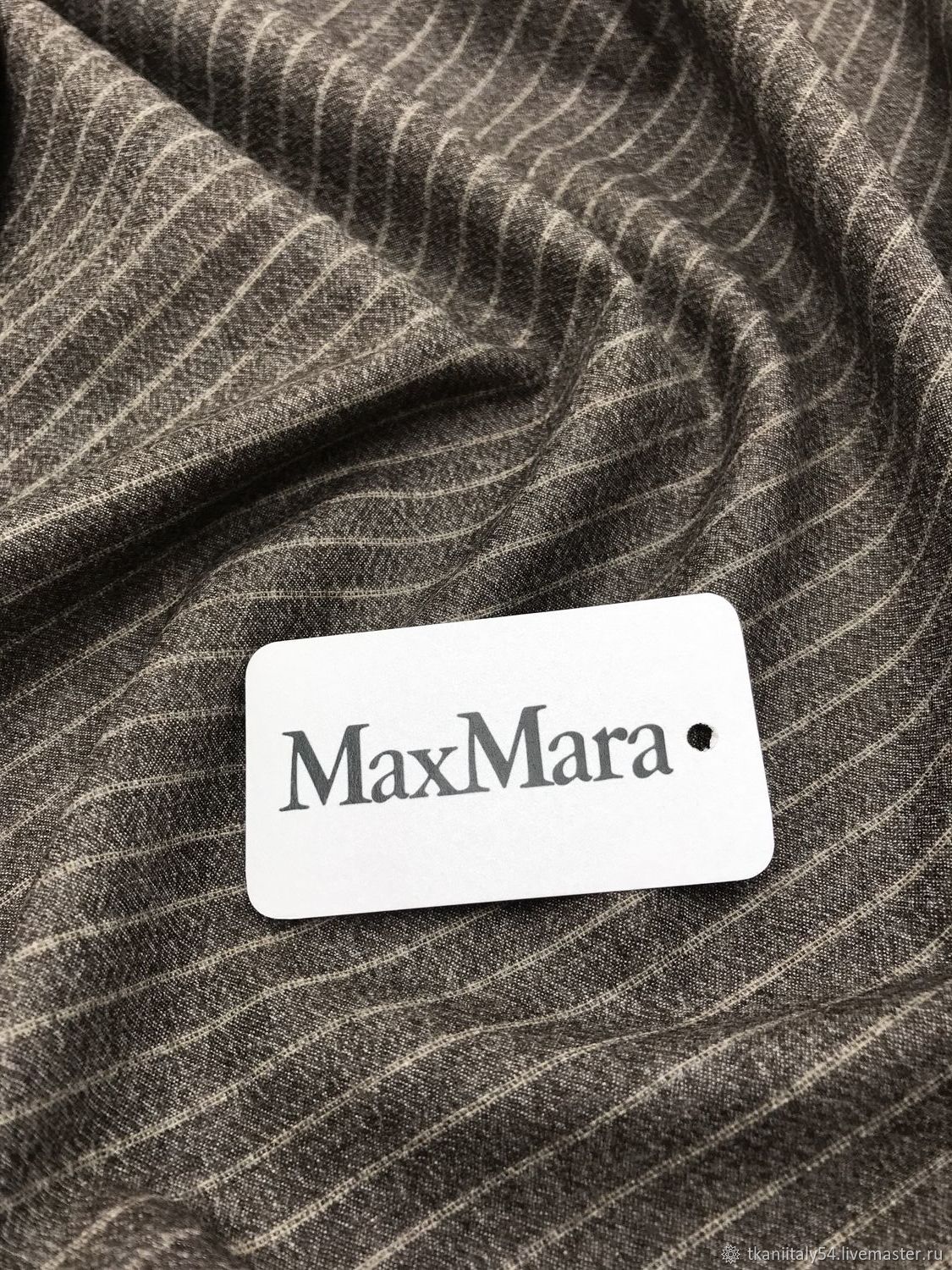 Бренд артикул. Ткань Max Mara. Бархат Max Mara итальянский. Max Mara ткань в полоску. Стежка ткань Max Mara.