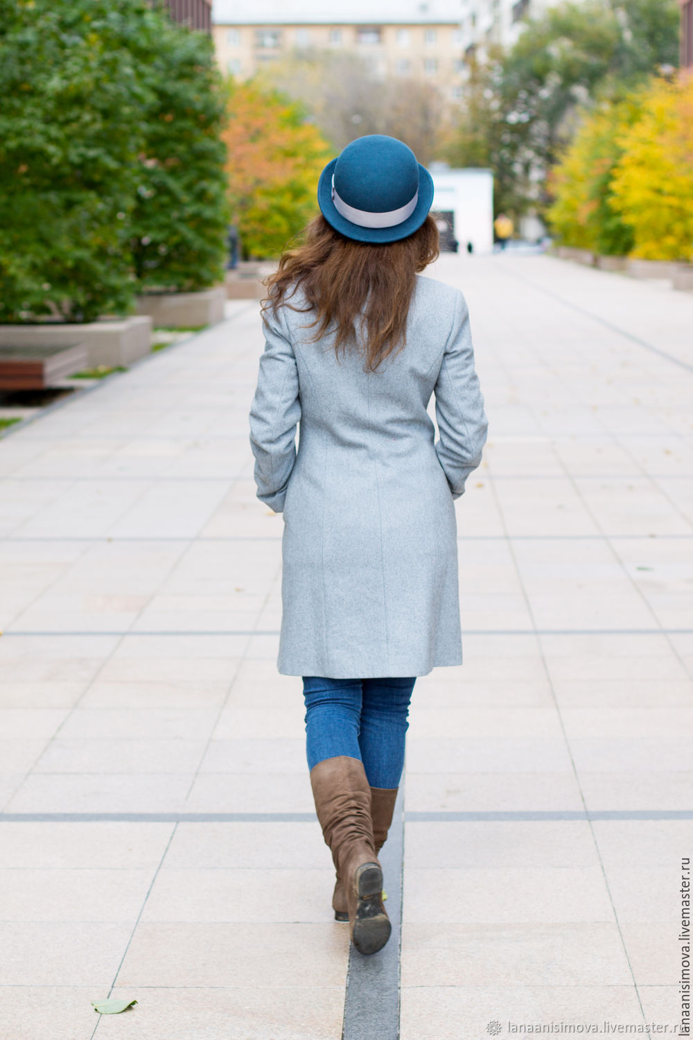 Hat bowler hat unisex. Color Prussian 