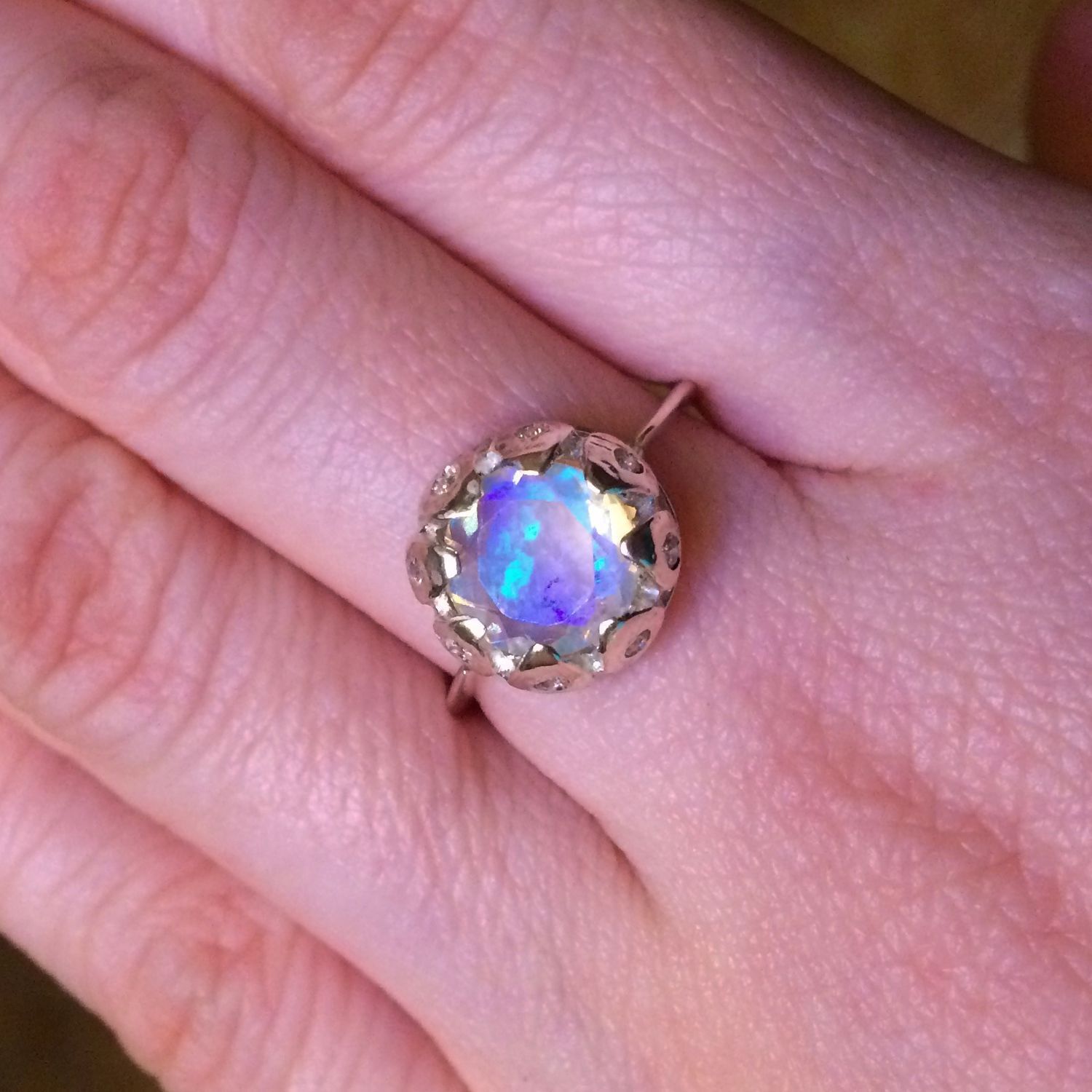 огненный опал цена ювелирочка. кольцо с крупным опалом. перстень с эфиопскими опалами. украшения с опалом. кольцо с черным опалом.