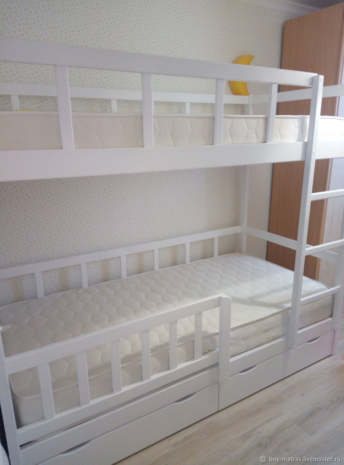 двухъярусная кровать для детей с бортиками белая