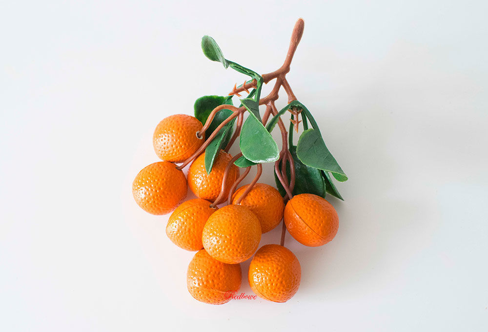 Плодовые интернет магазины. Апельсин на ветке. Искусственные мандарины для декора. Искусственные фрукты апельсины. Апельсин с веточкой.