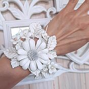 Украшения handmade. Livemaster - original item Bracelet leather white Chamomile Space with flowers made of genuine leather. Handmade.