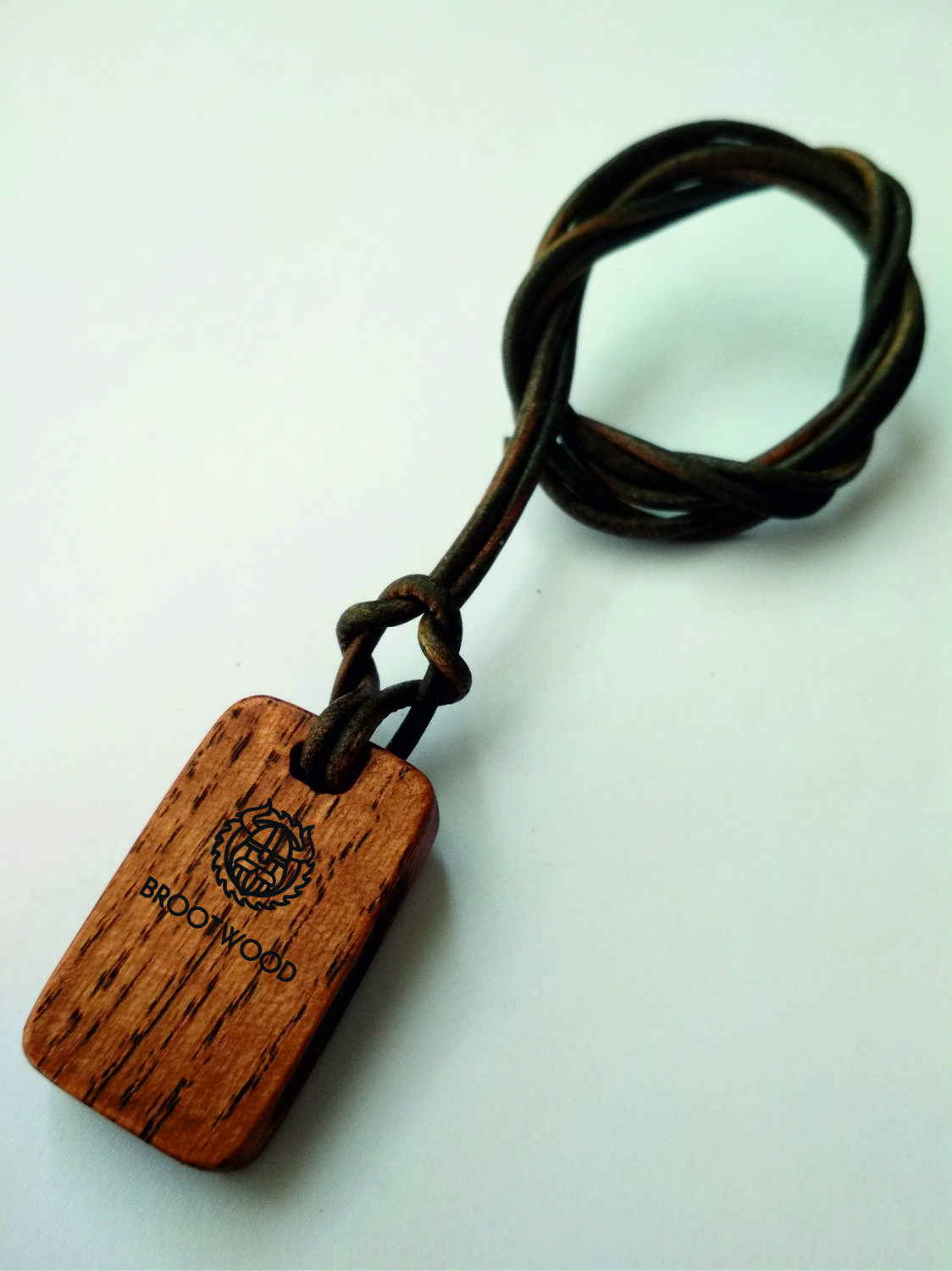 рунический брелок. славянские обереги из кожи. оберег калининград. оберег калининград. оберег калининград.