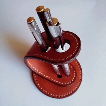 Канцелярские товары ручной работы. Ярмарка Мастеров - ручная работа Кожаная подставка для ручек. Handmade.