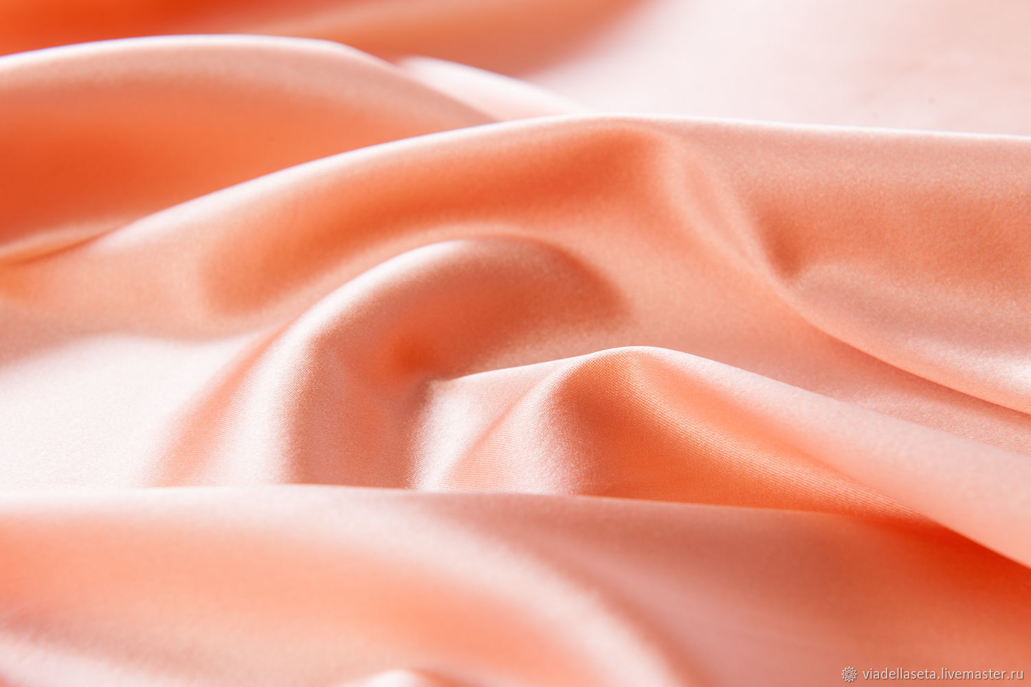 Атлас ткань персиковая