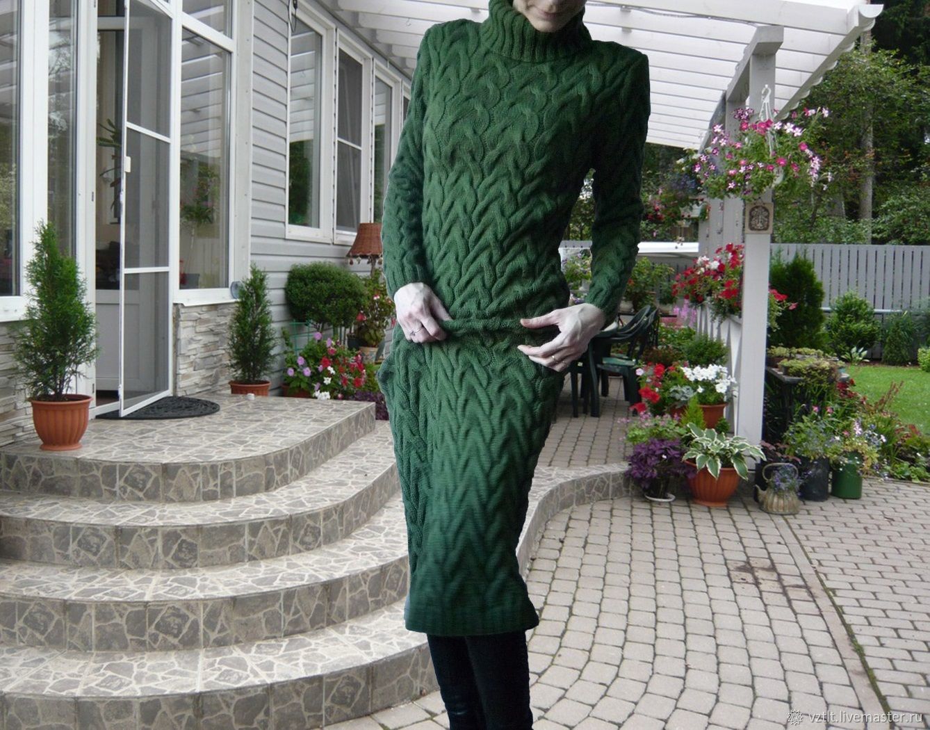 Салатовое вязаное платье