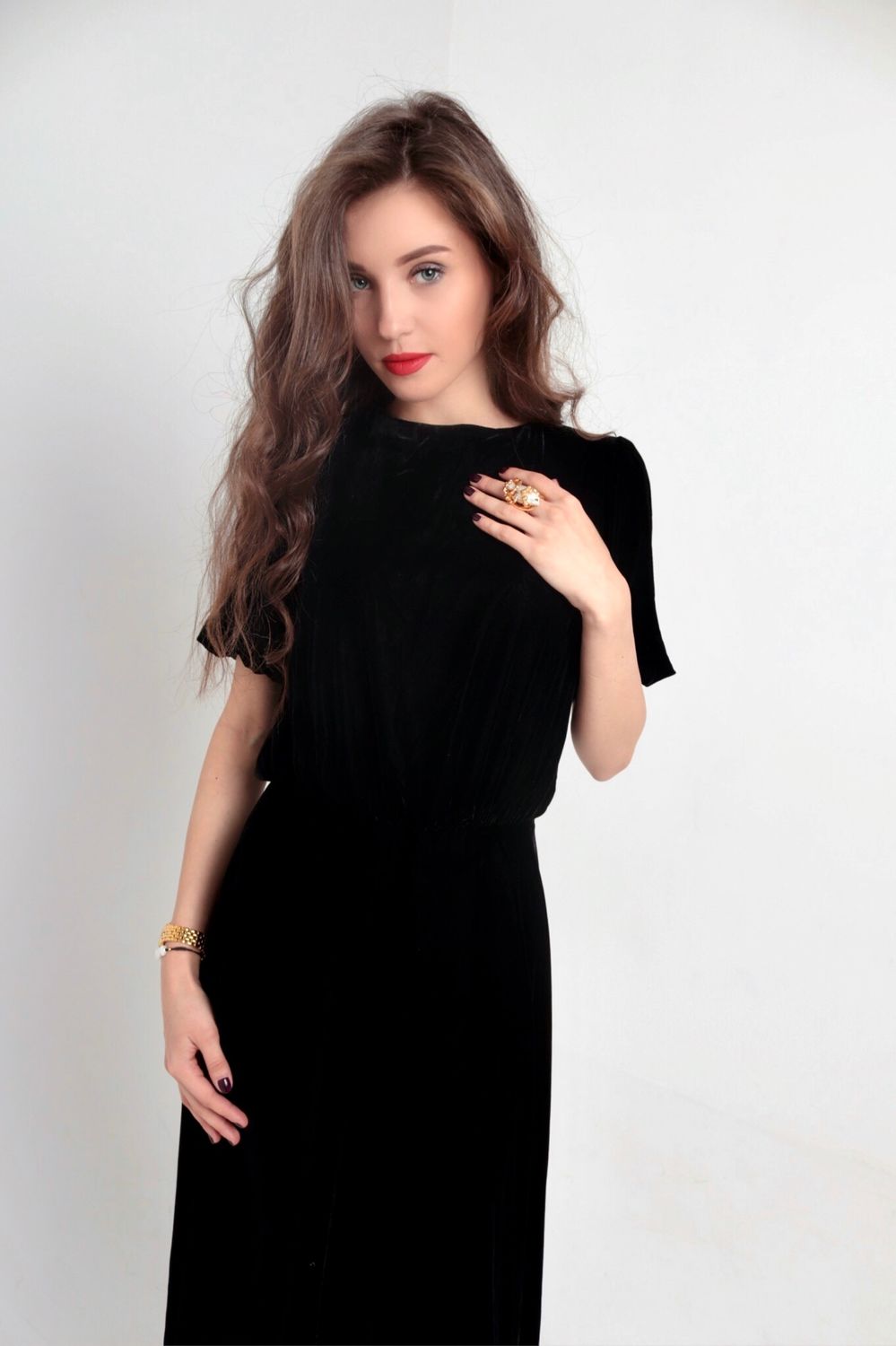 Черное бархатное коктейльное платье бершка