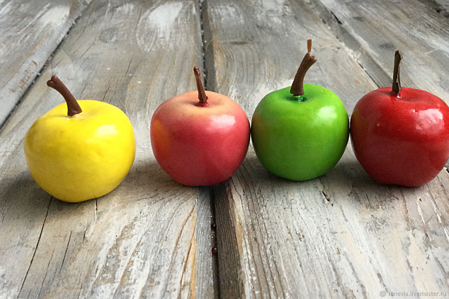 Интернет фруктовая. Искусственные фрукты для декора. Ручка яблочко. Яблочки из пенопласта. Искусственные фрукты с листьями.