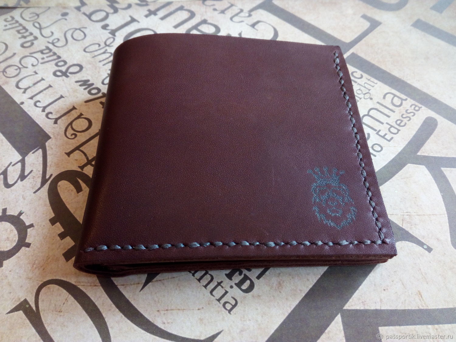 Амулет для кошелька. Кошелек зиппер из кожи. Светло коричневый кошелек. Кошель белгород. Портмоне лонгер.