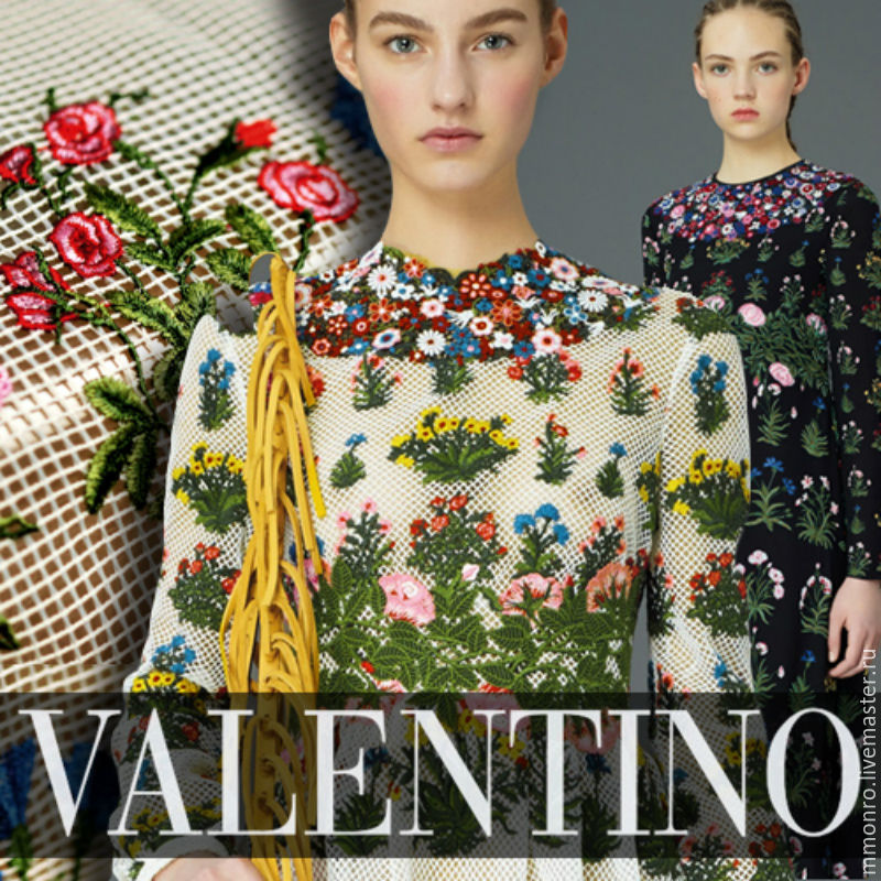 Платье в пол с кружевной отделкой и вышивкой Valentino