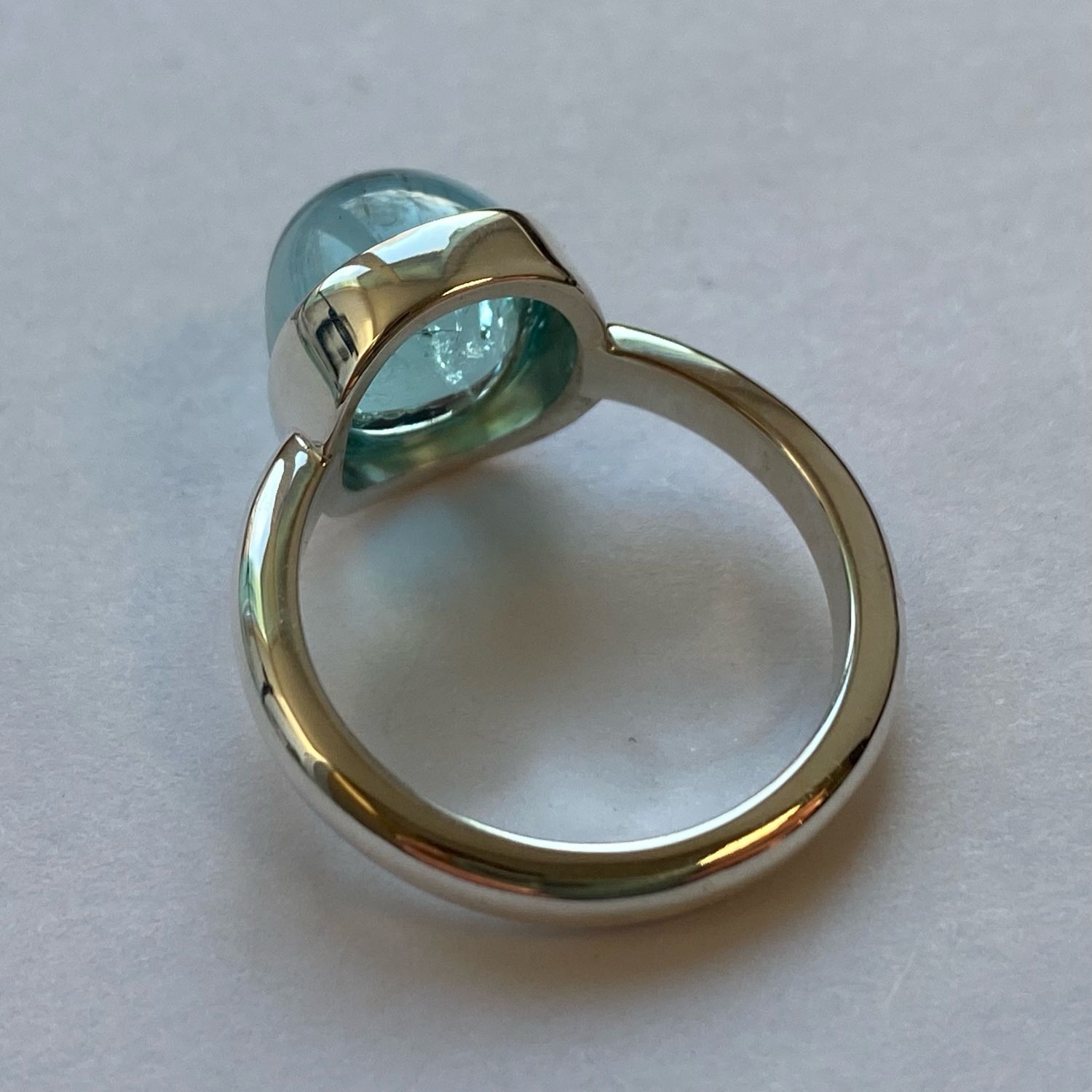Празиолит кабашон. Кольцо nephrite jade. Празиолит камень. Авито иркутск кольцо. Кольца над иркутском.