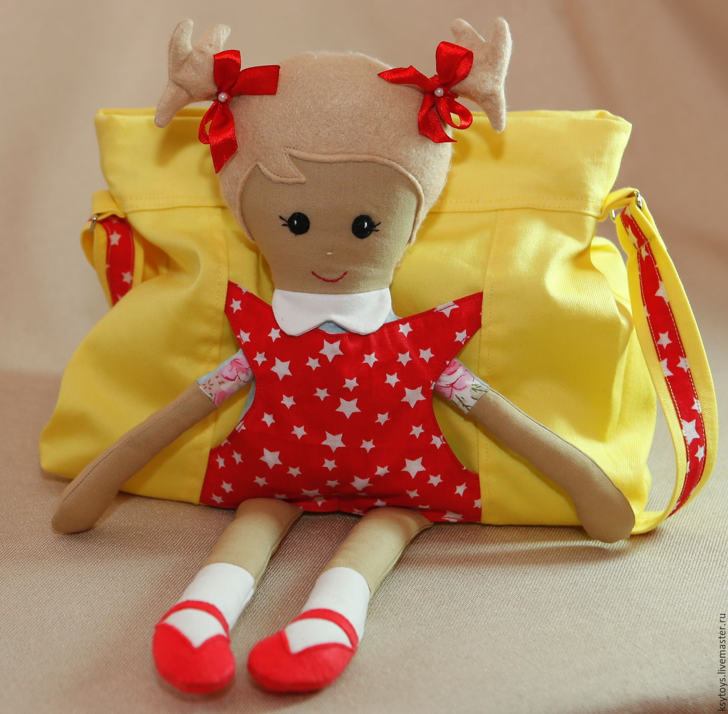Кукла с сумкой