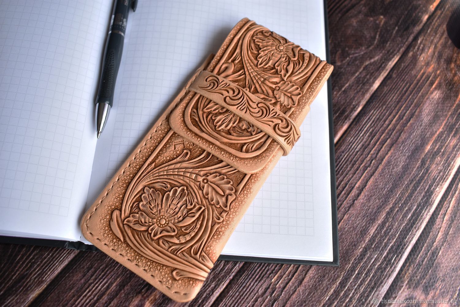 Кошелек с тиснением шеридан. Узоры шеридан для тиснения. Шеридан канск. Шеридан канск. Стиль шеридан тиснение на коже.