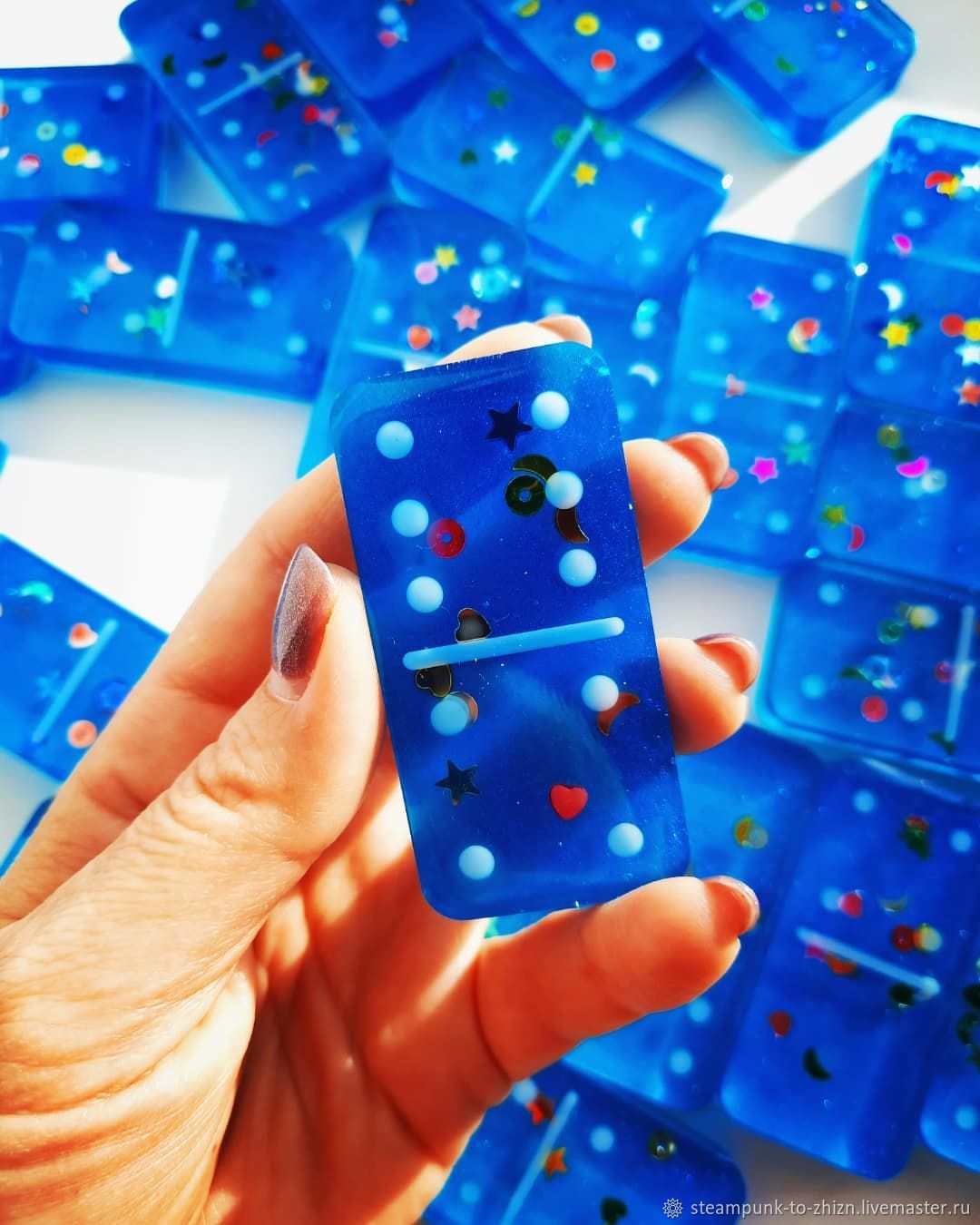 Нарды из эпоксидной смолы. Домино из эпоксидной смолы. Домино из эпоксидной смолы своими руками. Эпоксидная смола домино. Домино из эпоксидной смолы.