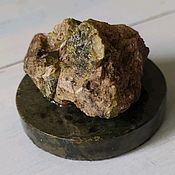 Natural garnet in the rock