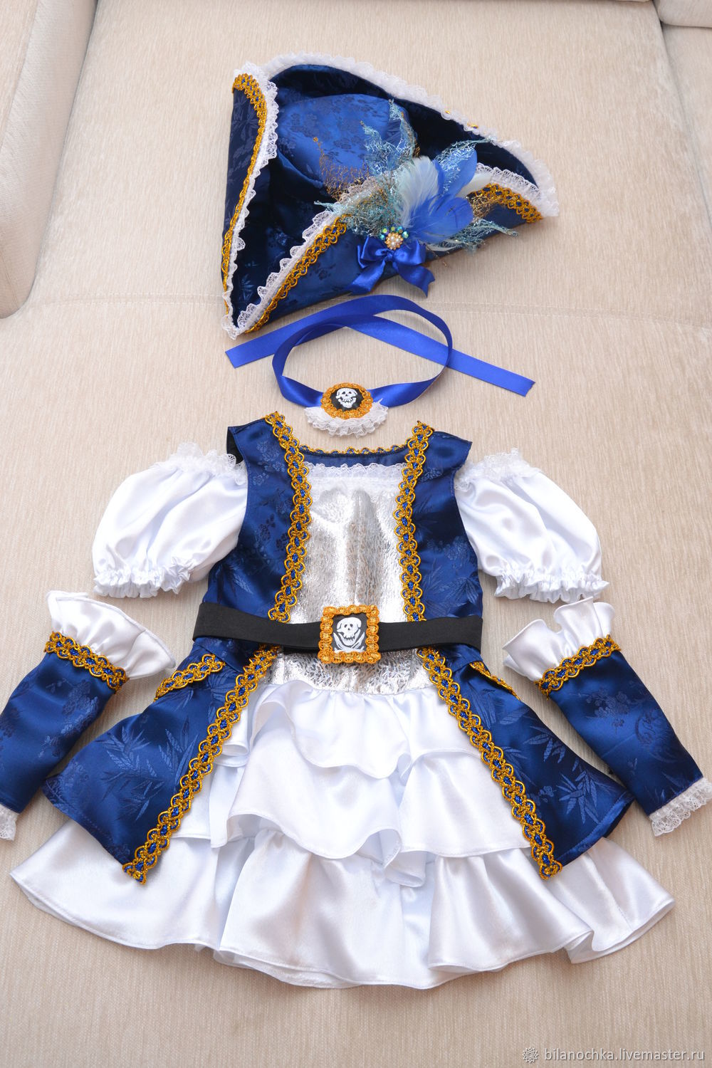 костюм ручной работы