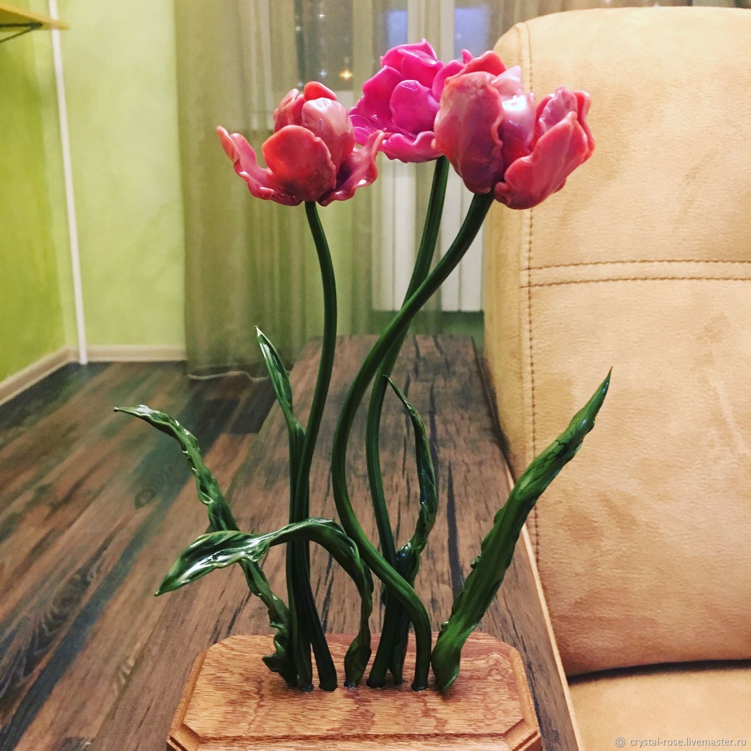 Бутылка для воды «Зимние тюльпаны» цвет белый - дизайнер принта kisika
