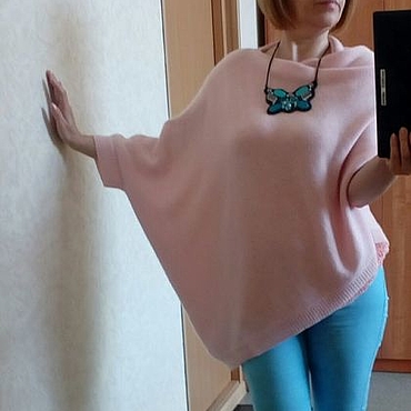 Персиковый ассиметричный джемпер ( пончо). Lana Popova Вязаная одежда. Одежда женская ручной работы - Ярмарка Мастеров Одежда женская ручной работы. Ярмарка Мастеров - ручная работа Персиковый ассиметричный джемпер ( пончо). Handmade.
