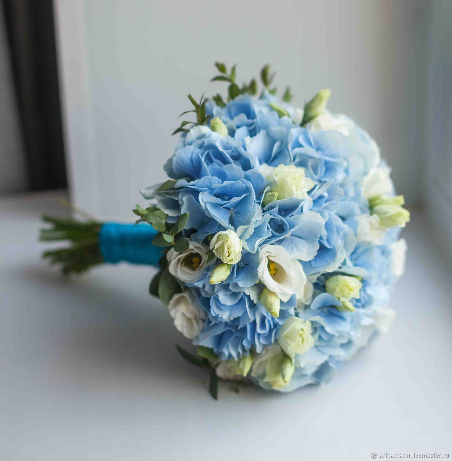 Голубой синий Букет невесты из гортензии и эустомы в интернет-магазине Ярмарка Мастеров по цене 7000 ₽ – MF0JYRU