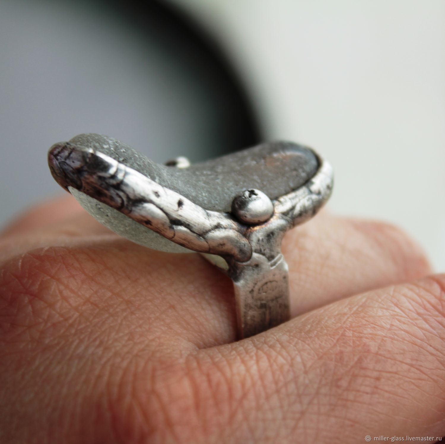Кольцо миллера. Кольцо из морского стекла. Морское серебрение. Delphine Nardin Sea Glass clip Earrings.